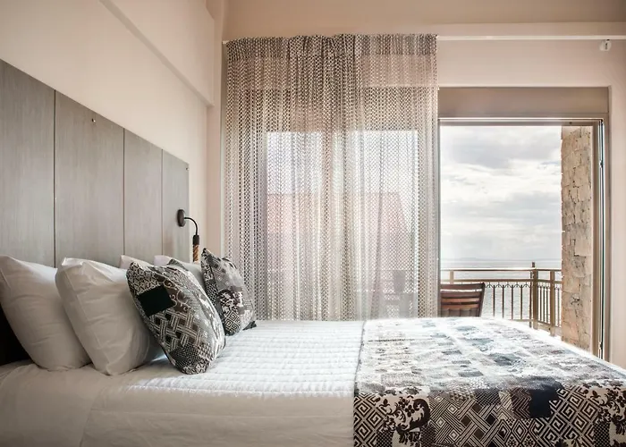 Royalty Seaside 3*