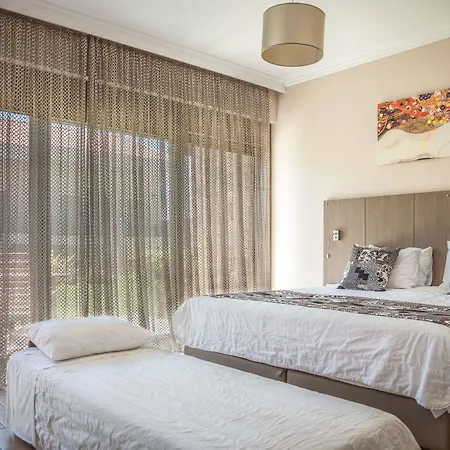 Royalty Seaside מלון 3*