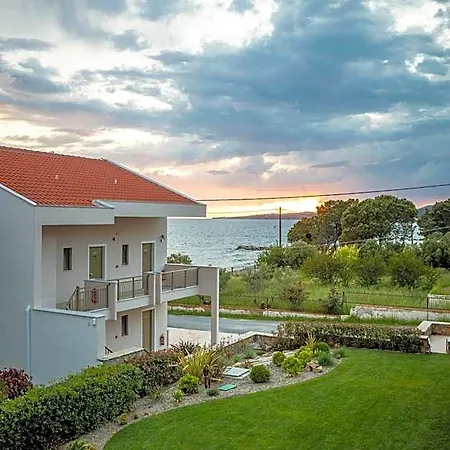 Royalty Seaside Hotel 3*