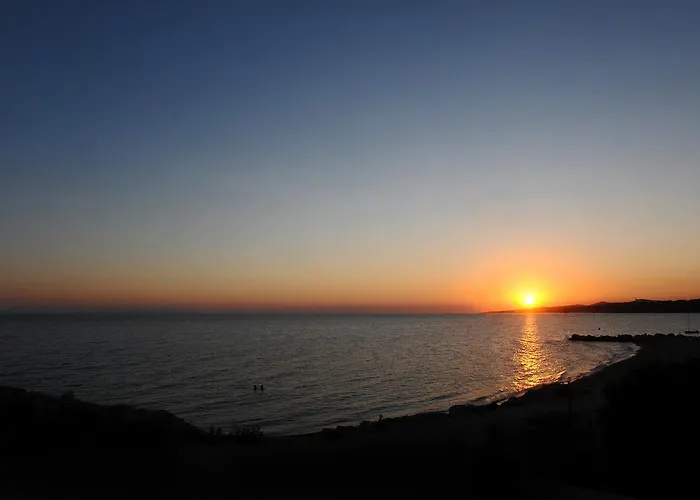 Royalty Seaside מלון 3*
