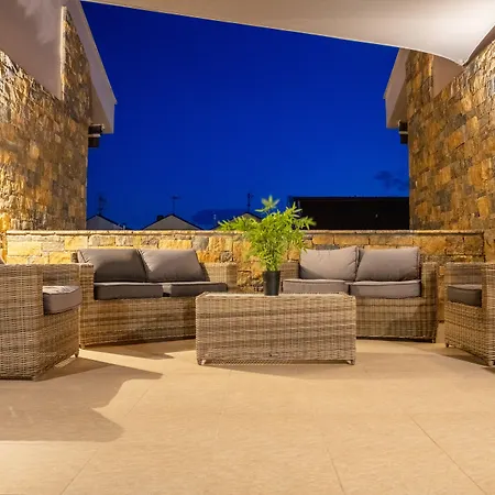 فندق Royalty Seaside