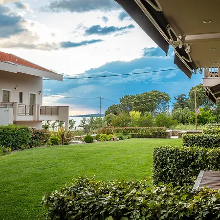 Royalty Seaside 3* نيكيتي