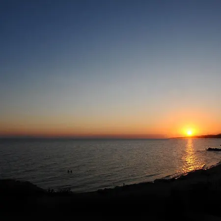 Royalty Seaside فندق 3*