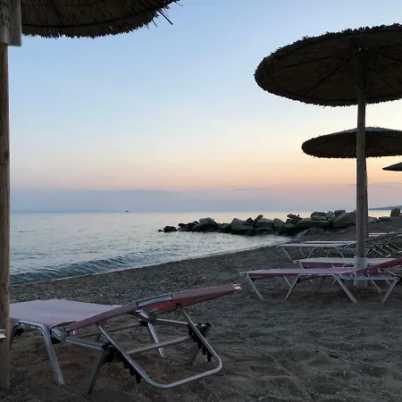 Royalty Seaside فندق