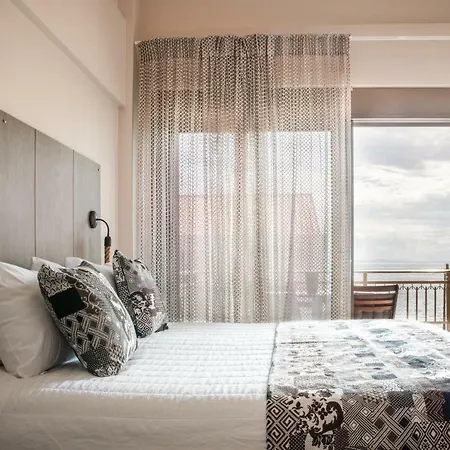 Royalty Seaside 3*