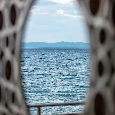 فندق Royalty Seaside 3*