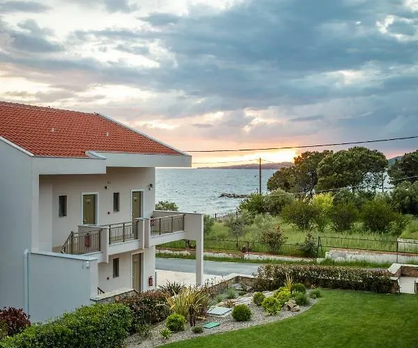 Royalty Seaside Hotel